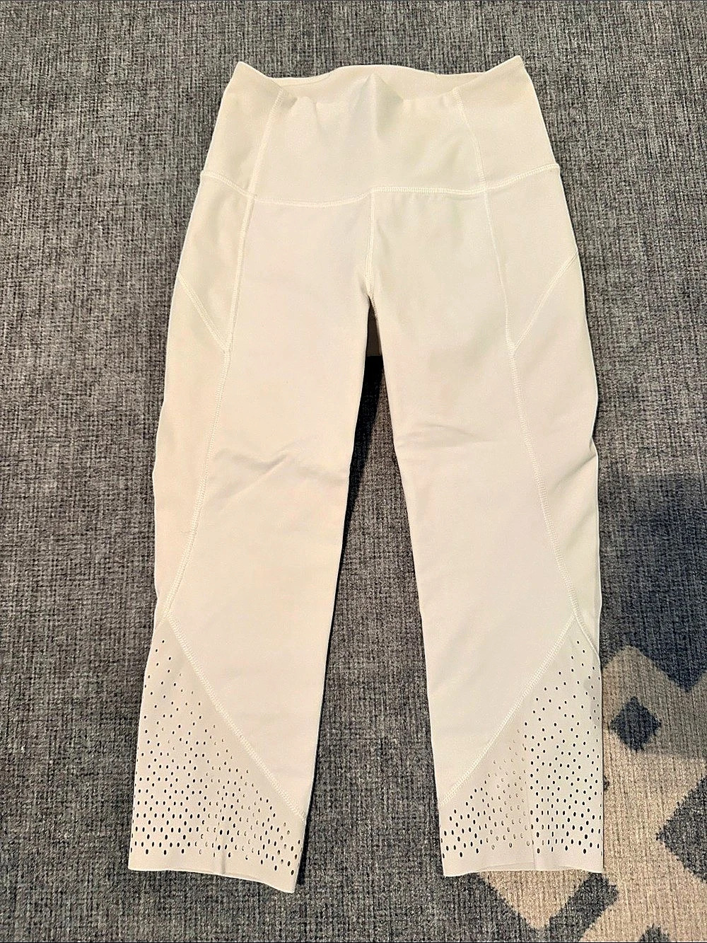 lululemon Crop (21") ) Laser-Cut Leggings White Size 6